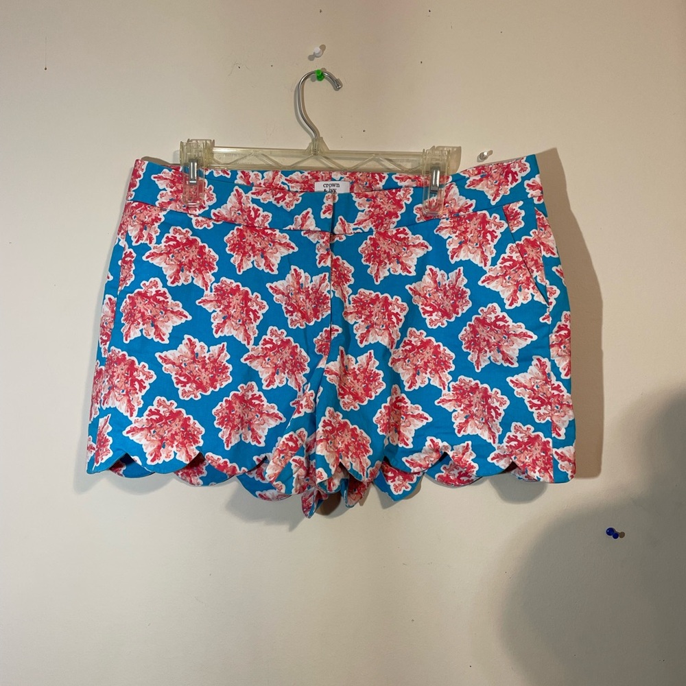 Crown & Ivy shorts‎ Coral Print Women's size 14 Blue and Orange scallop bottom